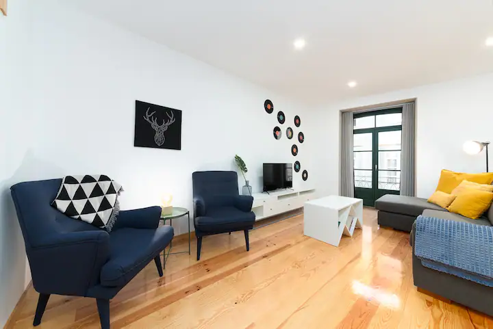 Apartamento eclético@ALMADA – Melhor localização com AC