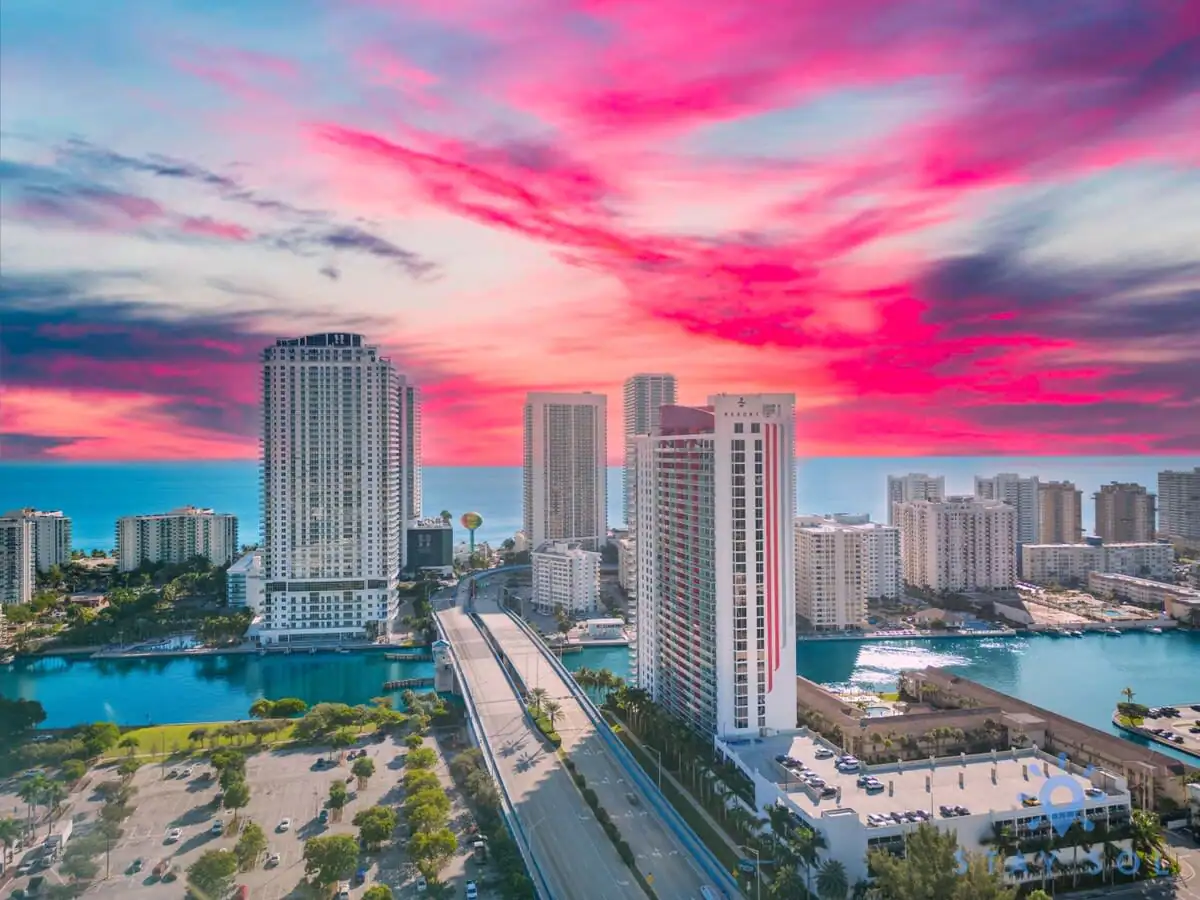 Condomínio Oasis + academia e piscina incrível
