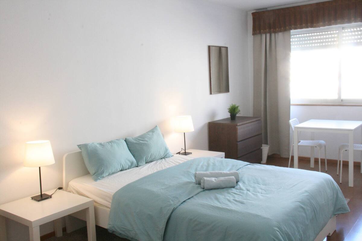 Quarto King Espaçoso no Campo Grande