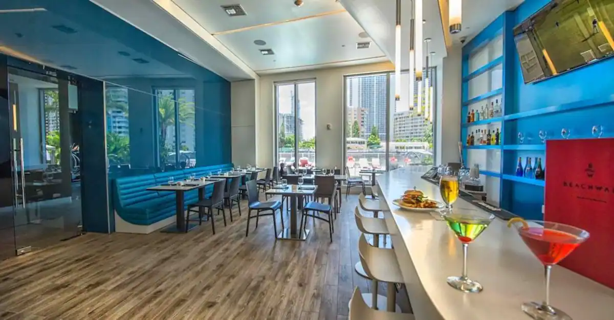 Apartamento de luxo com vista para o mar em Hallandale