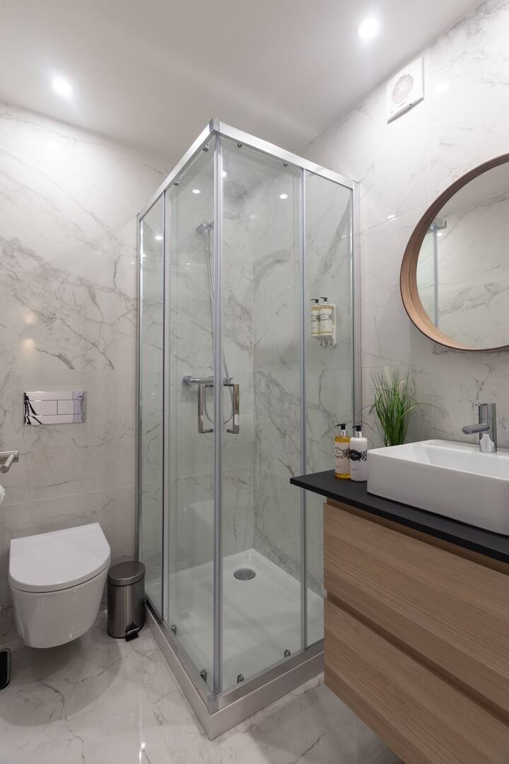 Casa de luxo fashion com ar-condicionado, no centro, perto do metrô