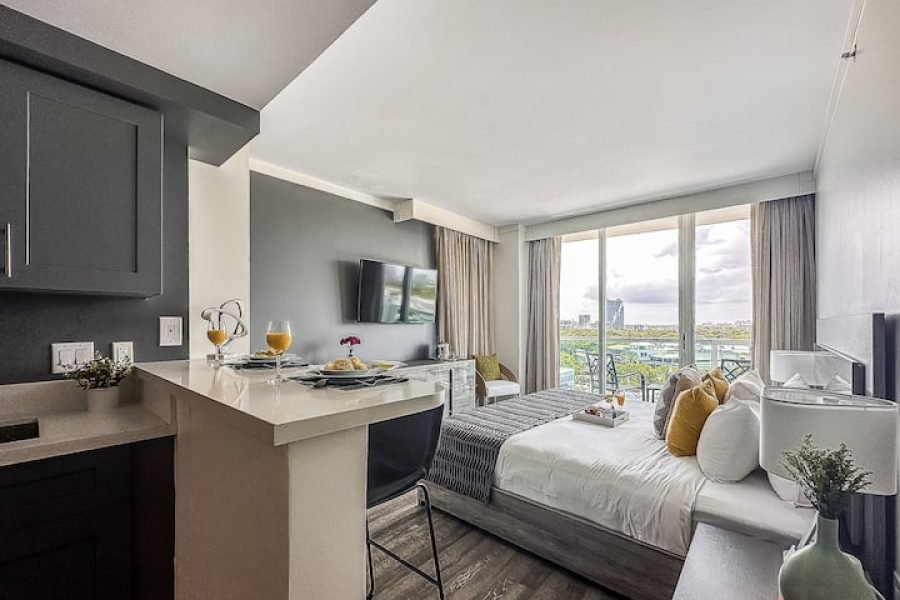 Cozinha completa, varanda, piscina, academia, estacionamento GRÁTIS