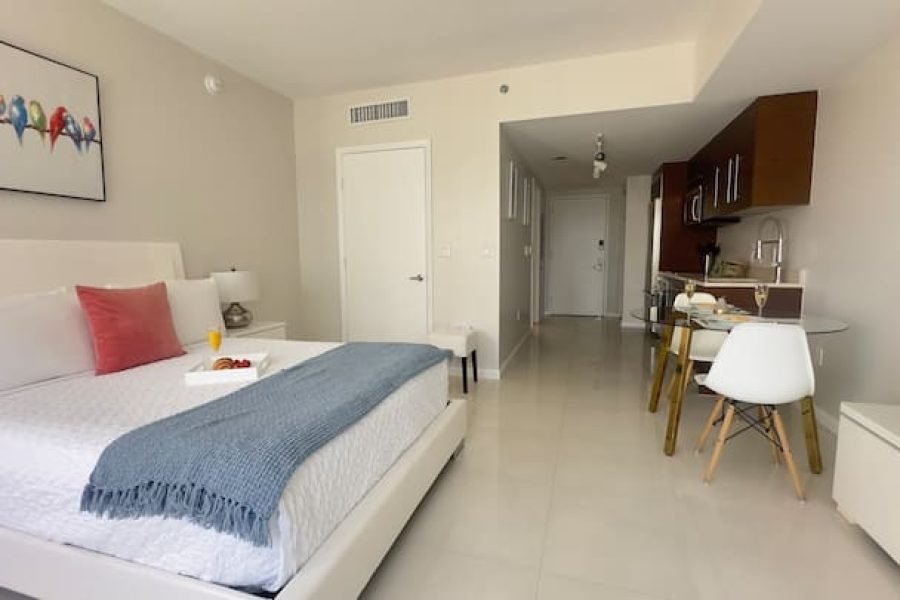 MVR | Lux Studio com varanda, piscina e vista da cidade