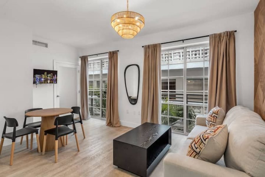 Elegante 1BR – The Strand Ocean Dr + Rooftop Pool!