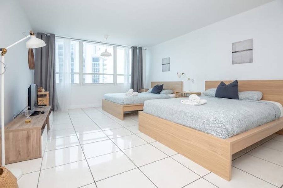 Resort à beira-mar com vista para a baía e estacionamento gratuito