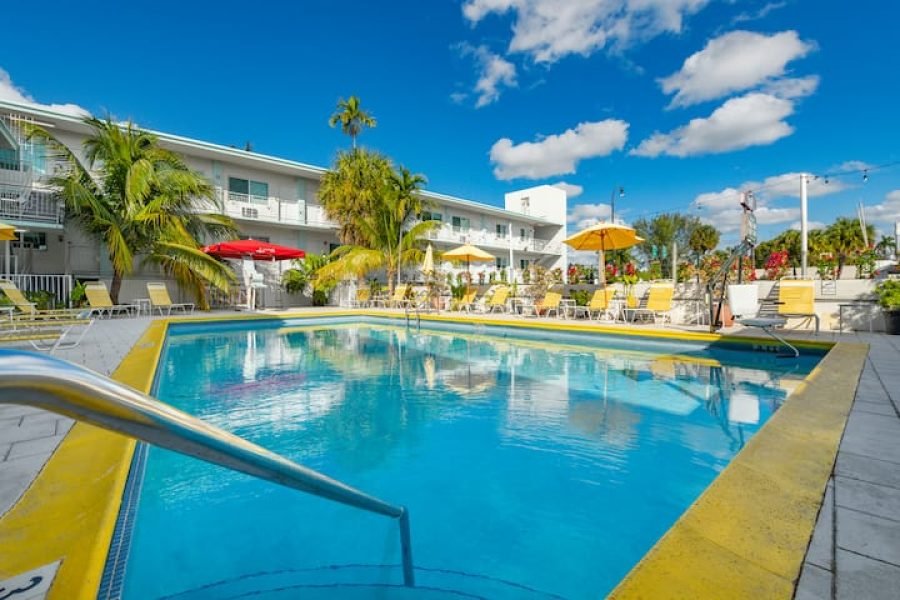 Quarto de hotel descolado no distrito de Mimo I 4 Hóspedes I Piscina