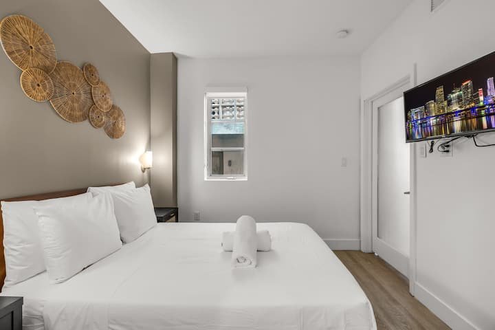 Elegante 1BR – The Strand Ocean Dr + Rooftop Pool!