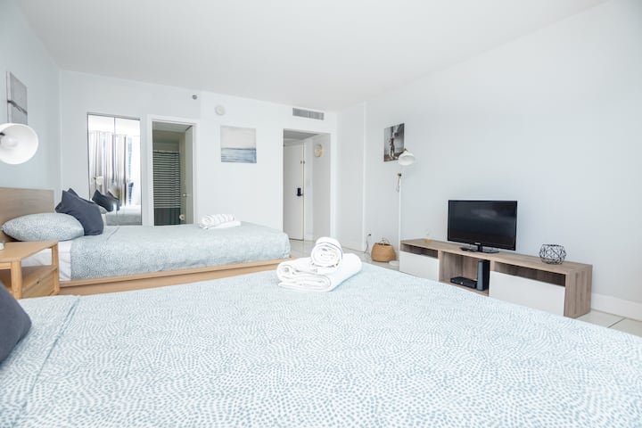 Resort à beira-mar com vista para a baía e estacionamento gratuito