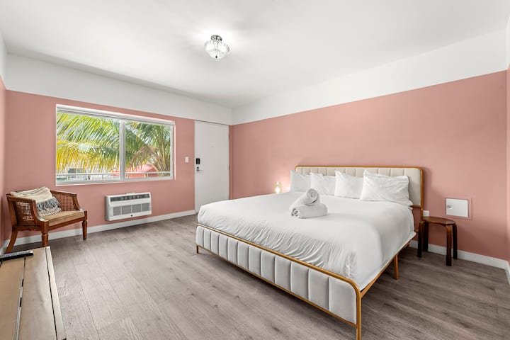 Quarto de hotel descolado no distrito de Mimo I 4 Hóspedes I Piscina