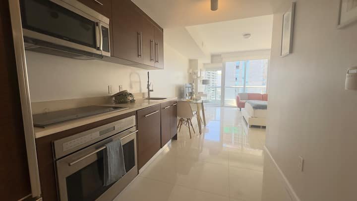 MVR | Lux Studio com varanda, piscina e vista da cidade