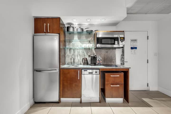 Elegante 1BR – The Strand Ocean Dr + Rooftop Pool!