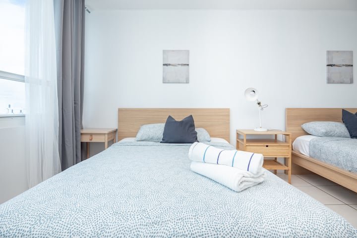 Resort à beira-mar com vista para a baía e estacionamento gratuito