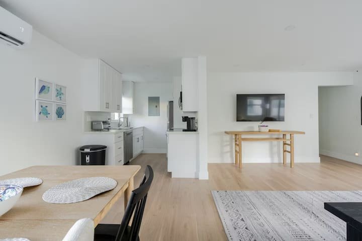 Condomínio na praia | Pátio exuberante | Birch Key Six