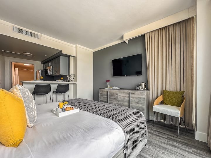 Cozinha completa, varanda, piscina, academia, estacionamento GRÁTIS