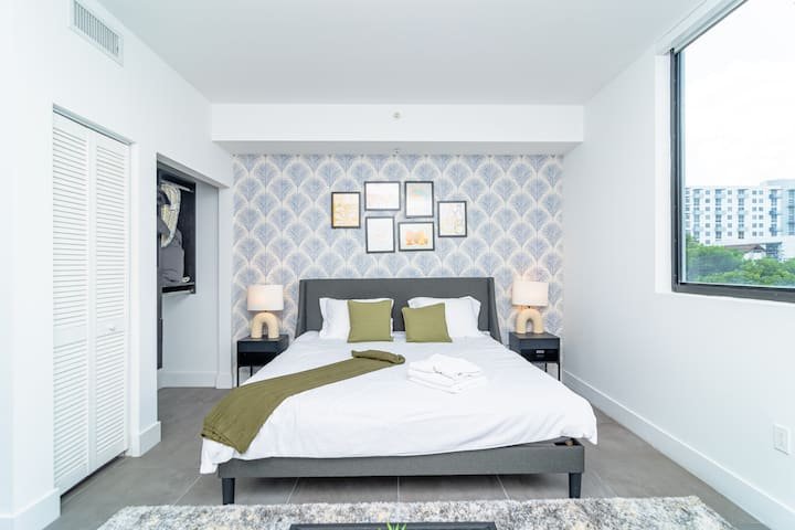 Cama King novo e seguro Oasis minutos para Brickell