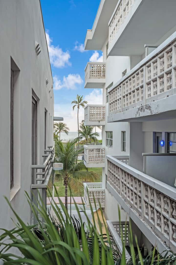 Elegante 1BR – The Strand Ocean Dr + Rooftop Pool!