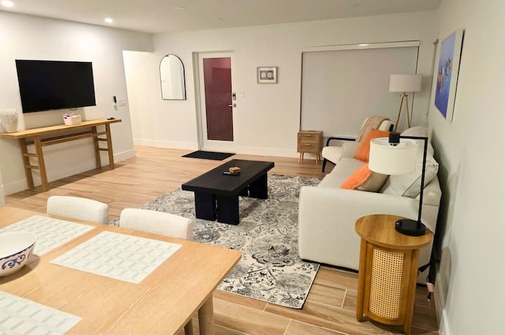 Condomínio na praia | Pátio exuberante | Birch Key Six