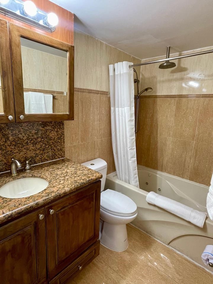 Estúdio bonito com vista para a baía! Estacionamento GRATUITO!