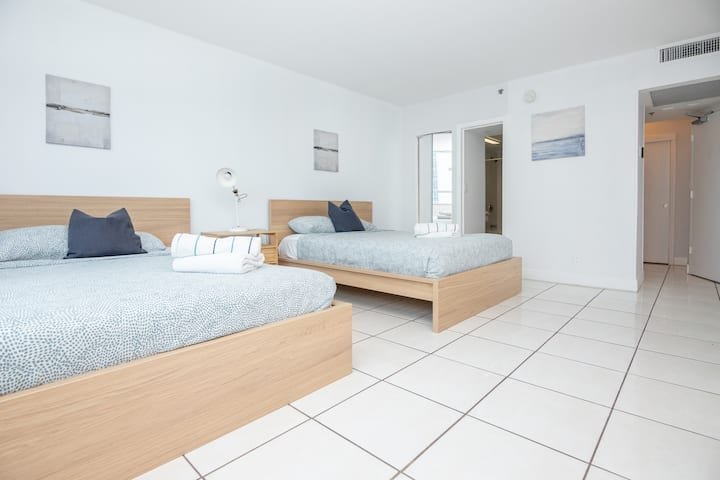 Resort à beira-mar com vista para a baía e estacionamento gratuito