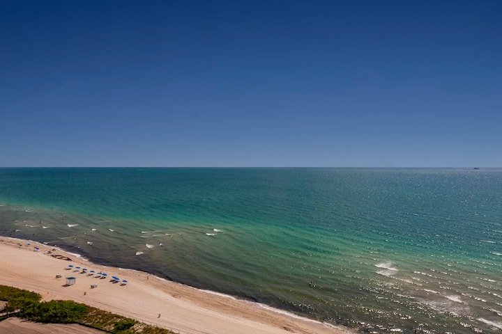 Apartamento à beira-mar com vista para o mar em frente à praia