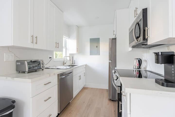 Condomínio na praia | Pátio exuberante | Birch Key Six