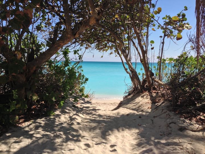 Apartamento à beira-mar com vista para o mar em frente à praia