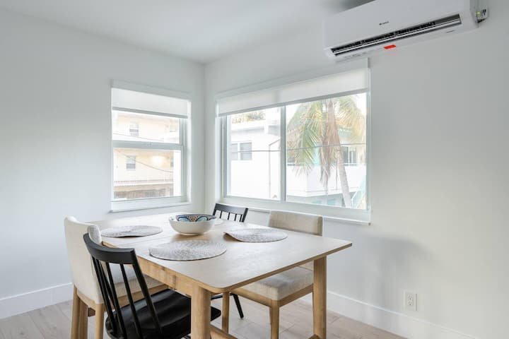 Condomínio na praia | Pátio exuberante | Birch Key Six