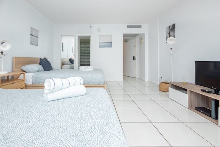 Resort à beira-mar com vista para a baía e estacionamento gratuito