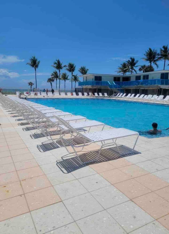 Estúdio bonito com vista para a baía! Estacionamento GRATUITO!