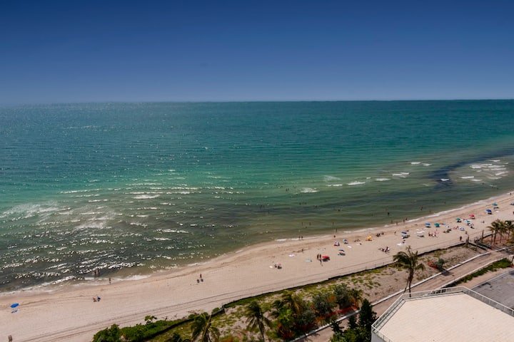 Apartamento à beira-mar com vista para o mar em frente à praia