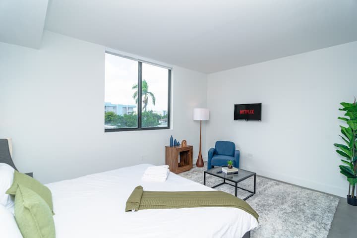 Cama King novo e seguro Oasis minutos para Brickell