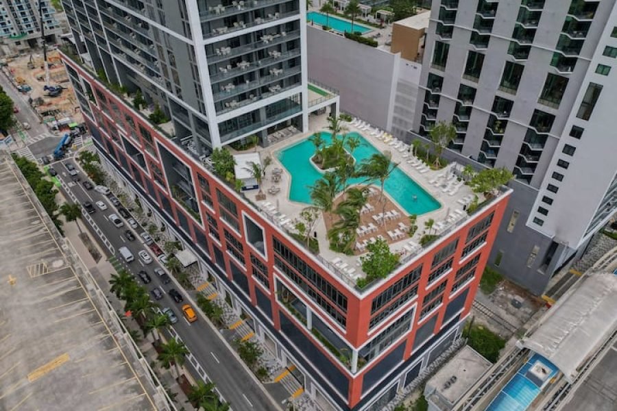 RumRunner, centro, piscina, academia, torre de serviço completo