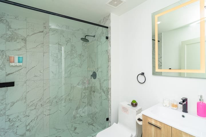 Cama King novo e seguro Oasis minutos para Brickell