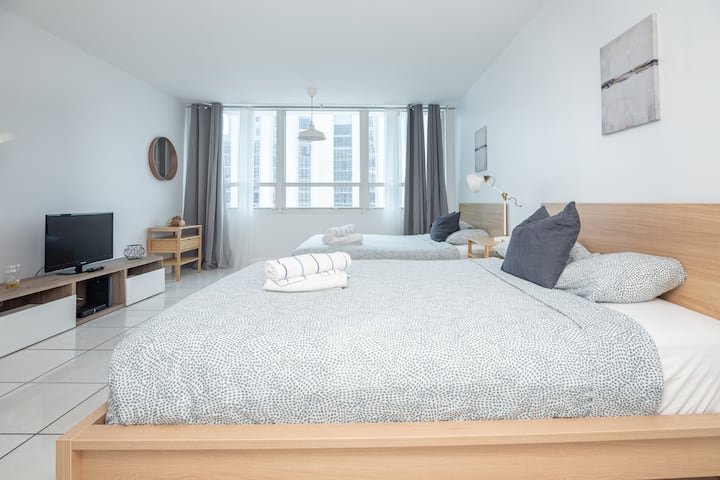 Resort à beira-mar com vista para a baía e estacionamento gratuito