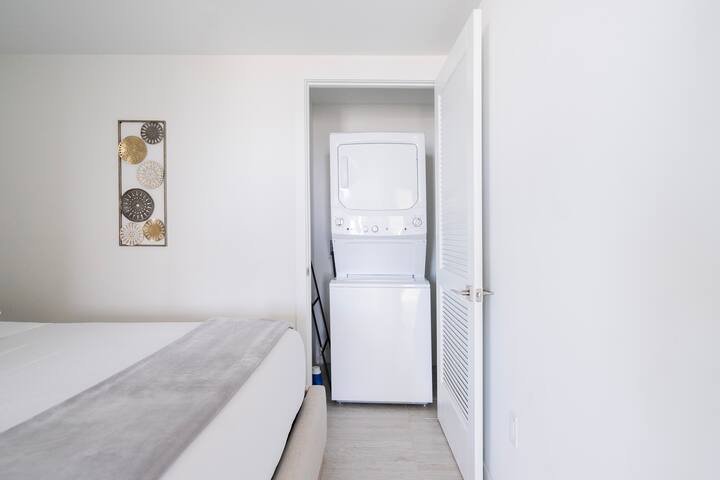 Condomínio no Design District com piscina, estacionamento e quarto