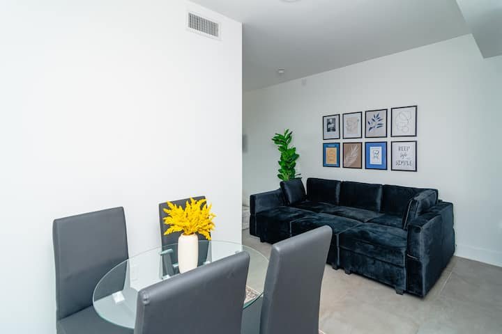 Cama King novo e seguro Oasis minutos para Brickell