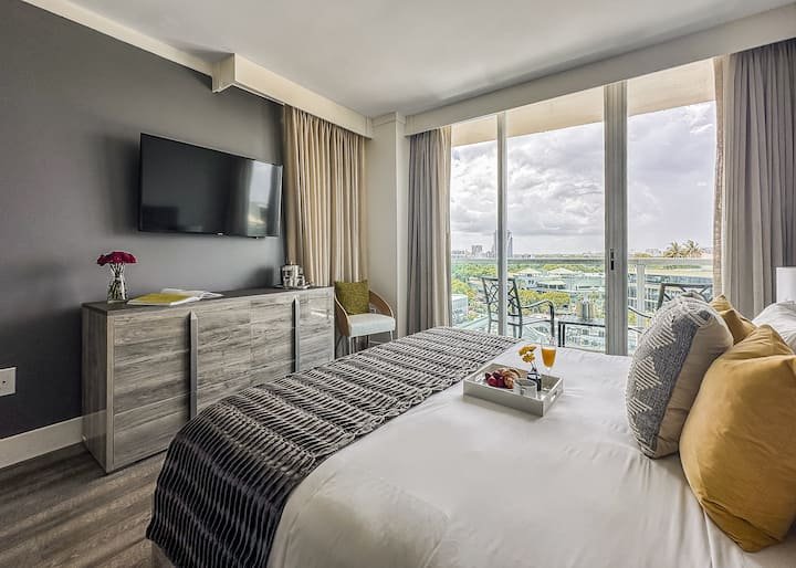 Cozinha completa, varanda, piscina, academia, estacionamento GRÁTIS