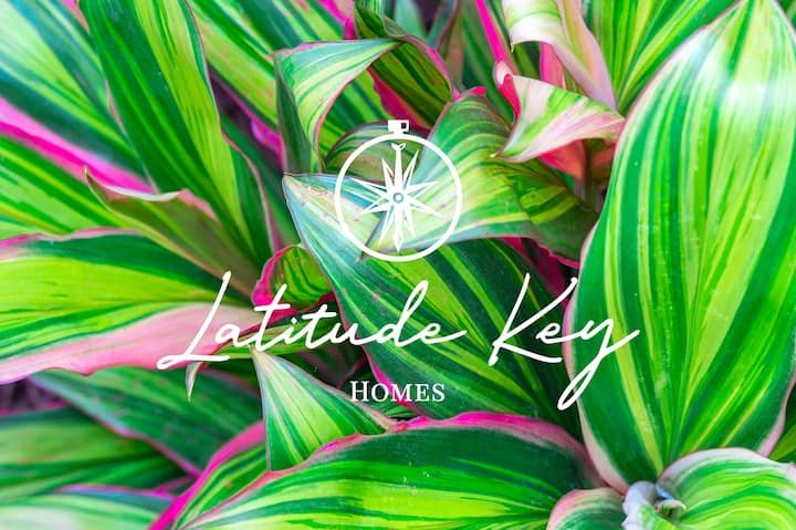 Condomínio na praia | Pátio exuberante | Birch Key Six