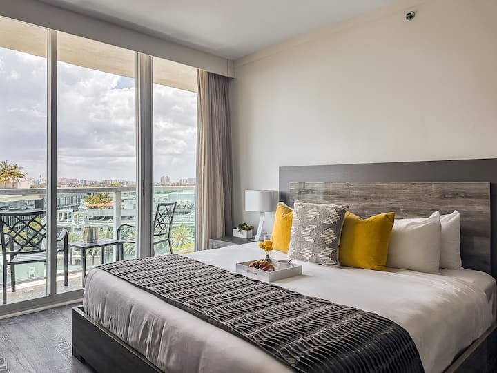 Cozinha completa, varanda, piscina, academia, estacionamento GRÁTIS