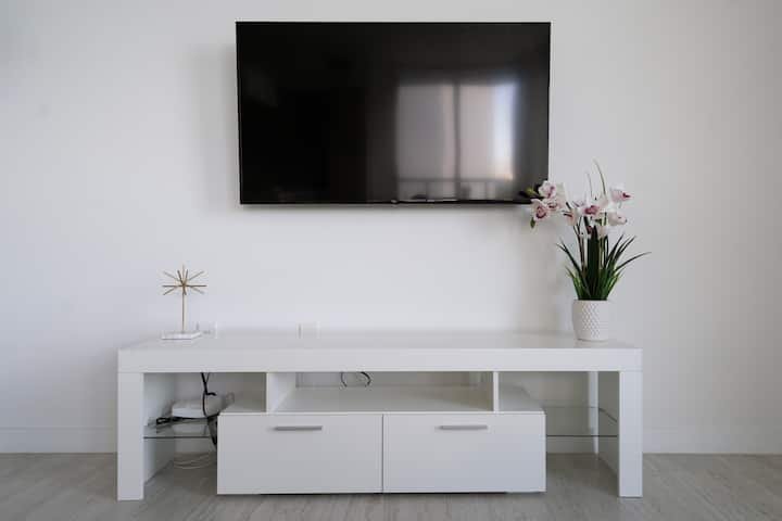 Condomínio no Design District com piscina, estacionamento e quarto