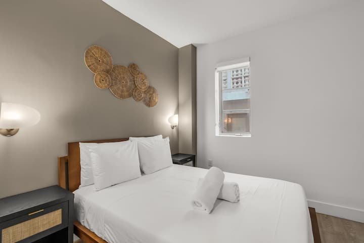 Elegante 1BR – The Strand Ocean Dr + Rooftop Pool!