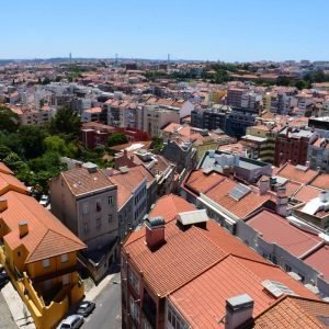 Quarto central em Lisboa — com marquise e ar-condicionado