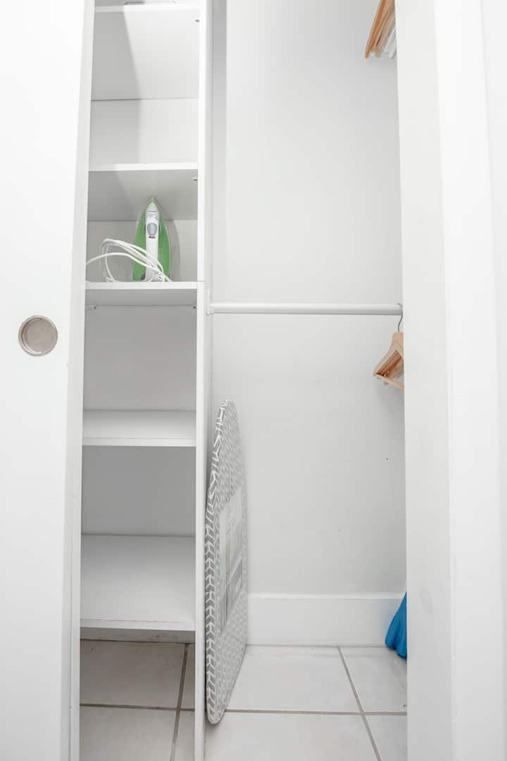 Resort à beira-mar com vista para a baía e estacionamento gratuito