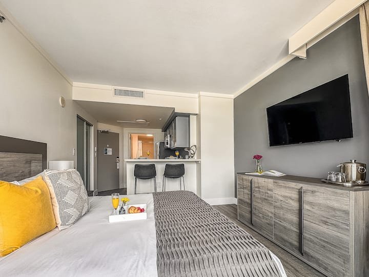 Cozinha completa, varanda, piscina, academia, estacionamento GRÁTIS