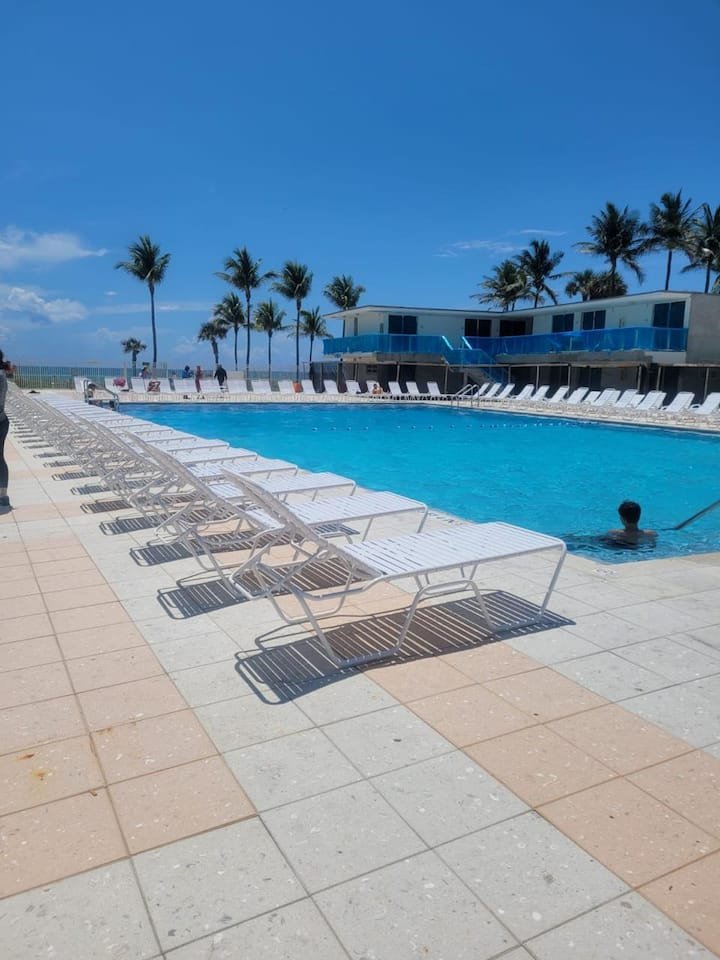 Estúdio bonito com vista para a baía! Estacionamento GRATUITO!