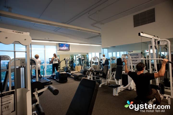 Cozinha completa, varanda, piscina, academia, estacionamento GRÁTIS