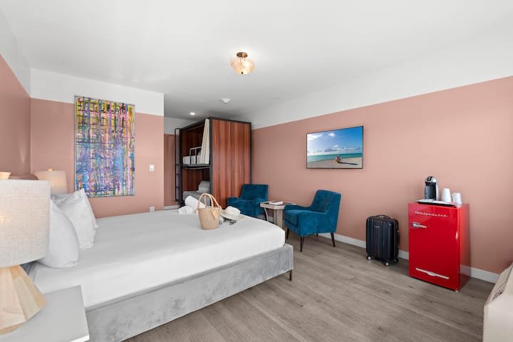 Quarto de hotel descolado no distrito de Mimo I 4 Hóspedes I Piscina