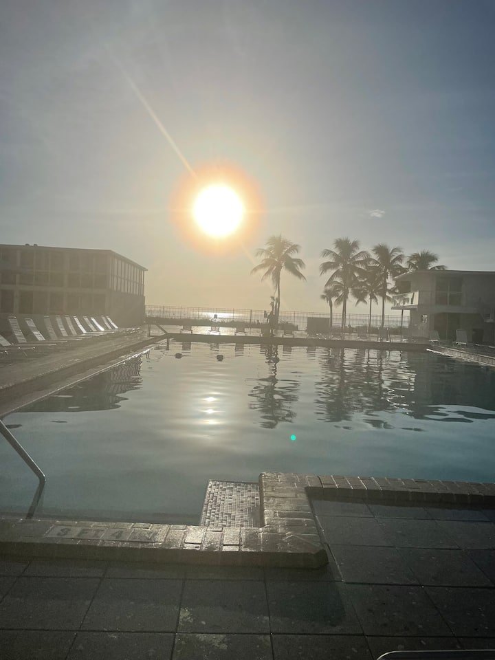 Estúdio bonito com vista para a baía! Estacionamento GRATUITO!