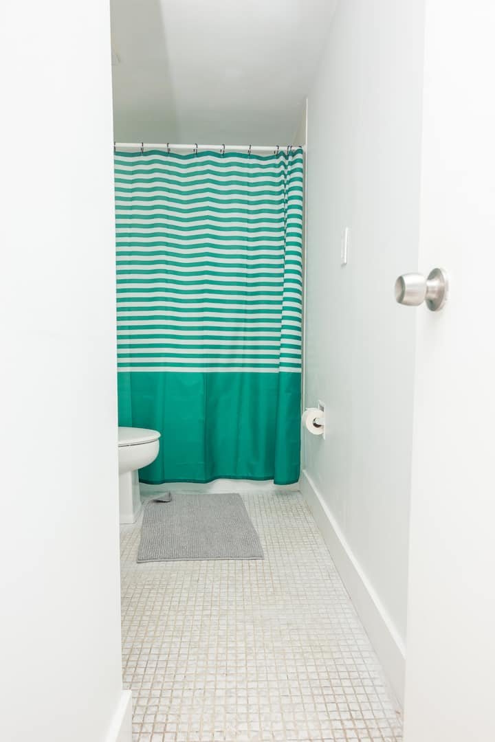 Resort à beira-mar com vista para a baía e estacionamento gratuito