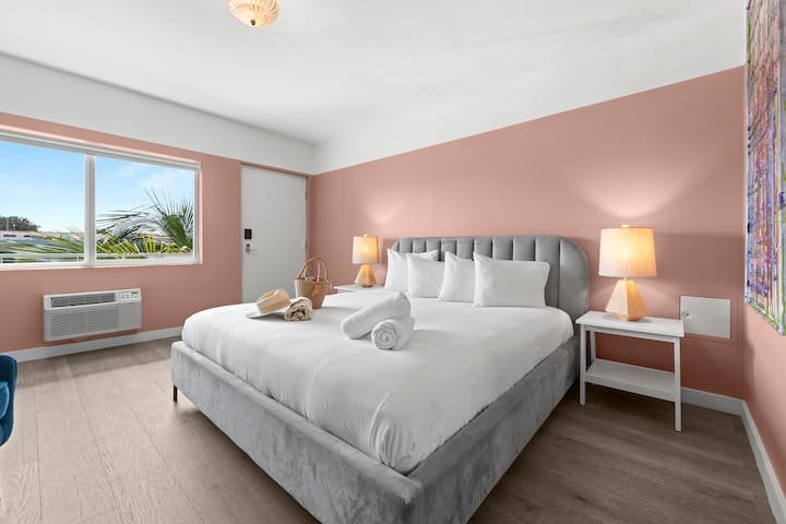 Quarto de hotel descolado no distrito de Mimo I 4 Hóspedes I Piscina